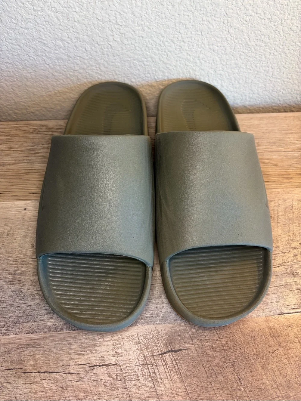 Nike Men's Calm Olive Green Slide Sandal Men 8/Womens 9